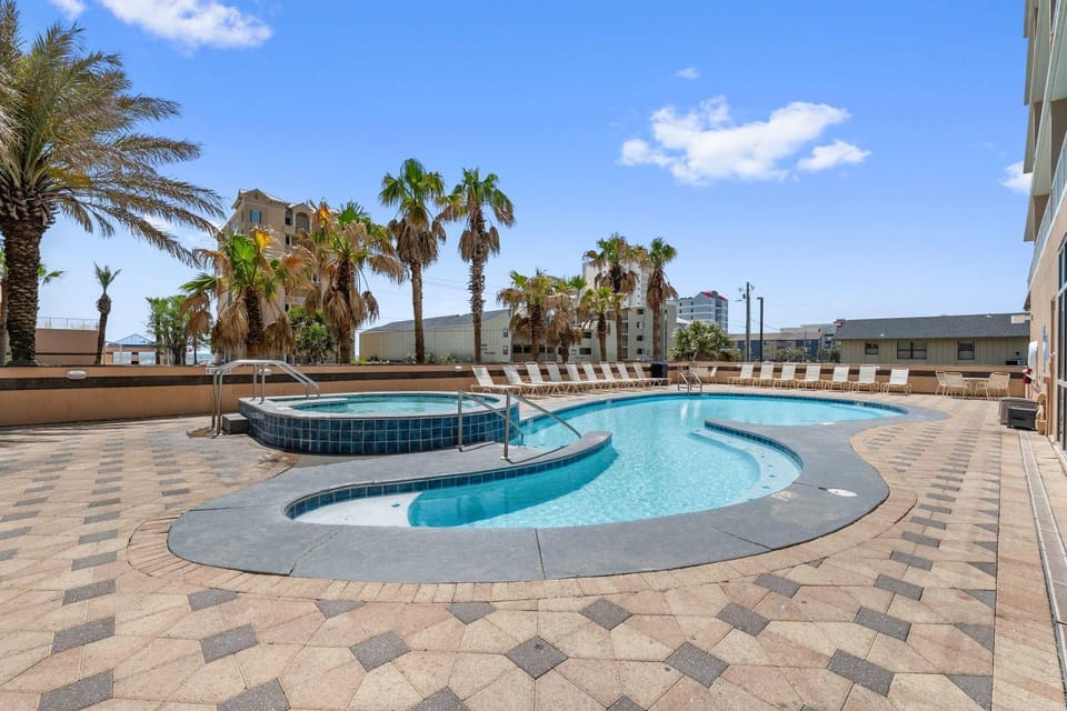Gulf Views Lazy River Pools Hot Tub - Sleeps 6 House in West Beach