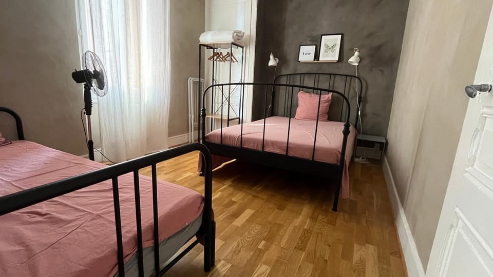 Parking privé - Jazz à Vienne 12 min - Gare - Balcon Apartment in Auvergne-Rhône-Alpes