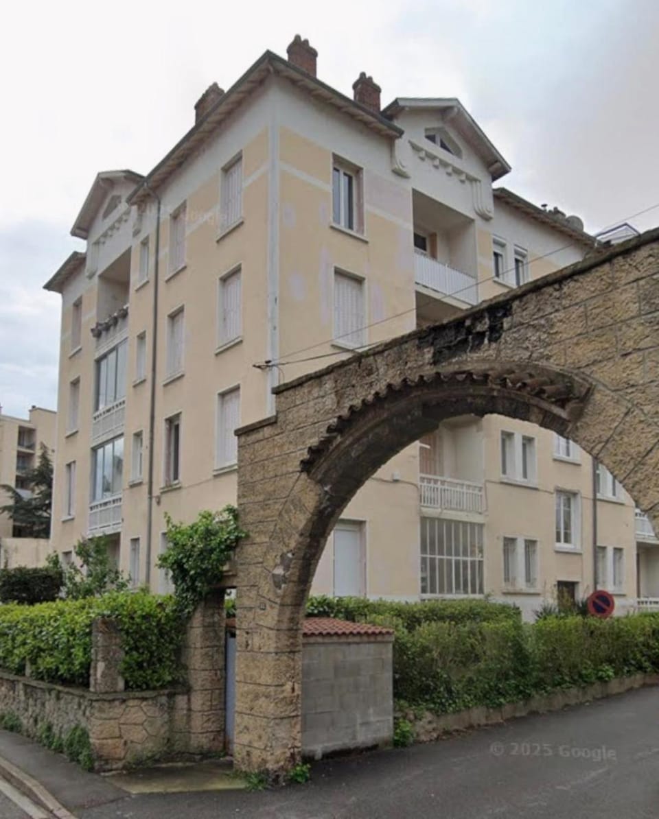 Parking privé - Jazz à Vienne 12 min - Gare - Balcon Apartment in Auvergne-Rhône-Alpes