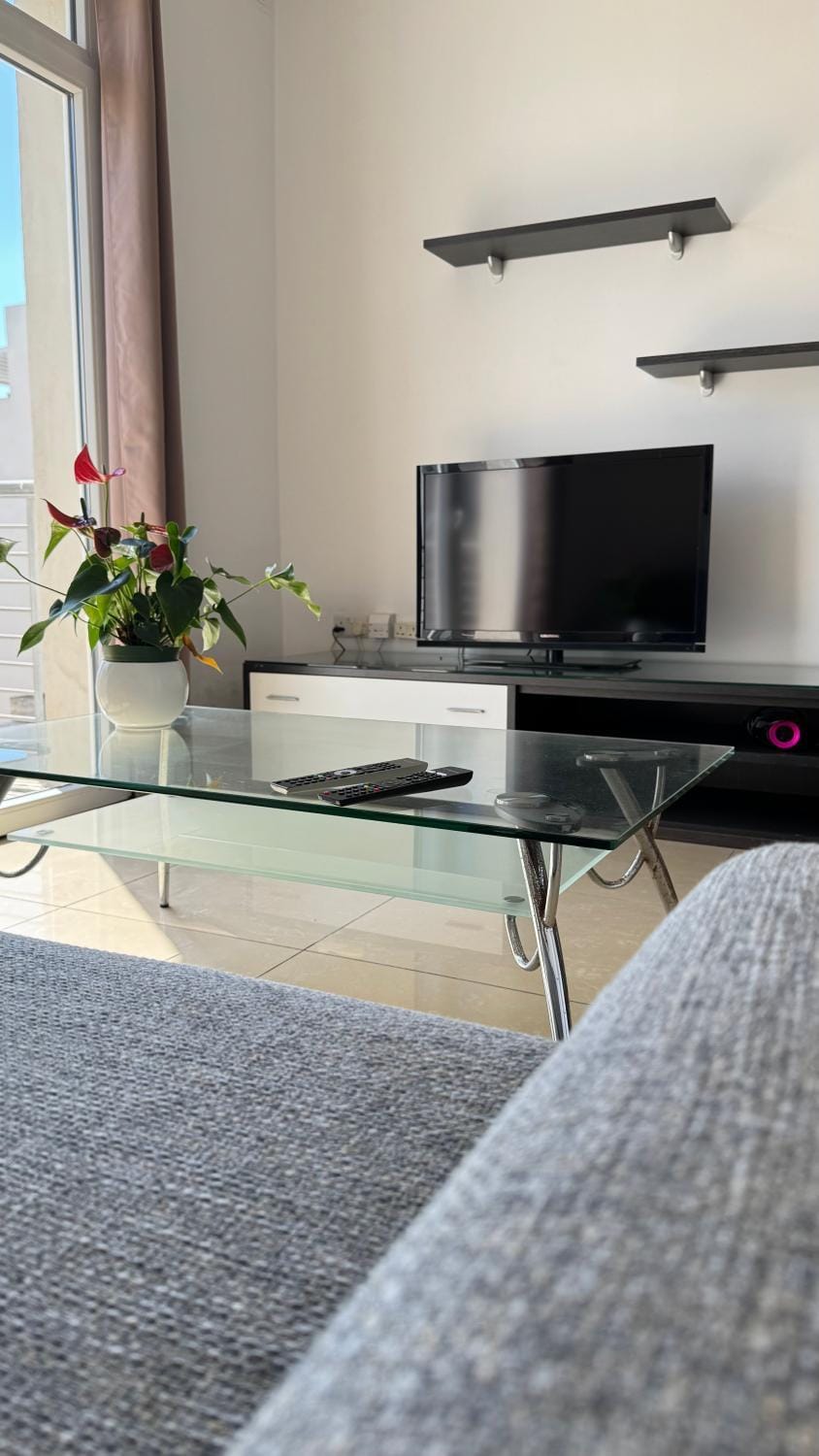 Communal lounge/ TV room, TV and multimedia, Living room, Seating area, Evening entertainment