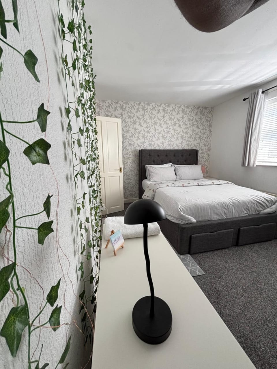 Bed, Photo of the whole room, Bedroom