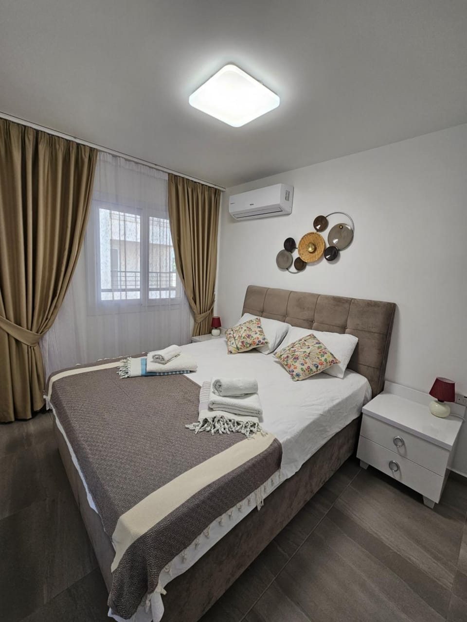 Bed, Living room, Bedroom