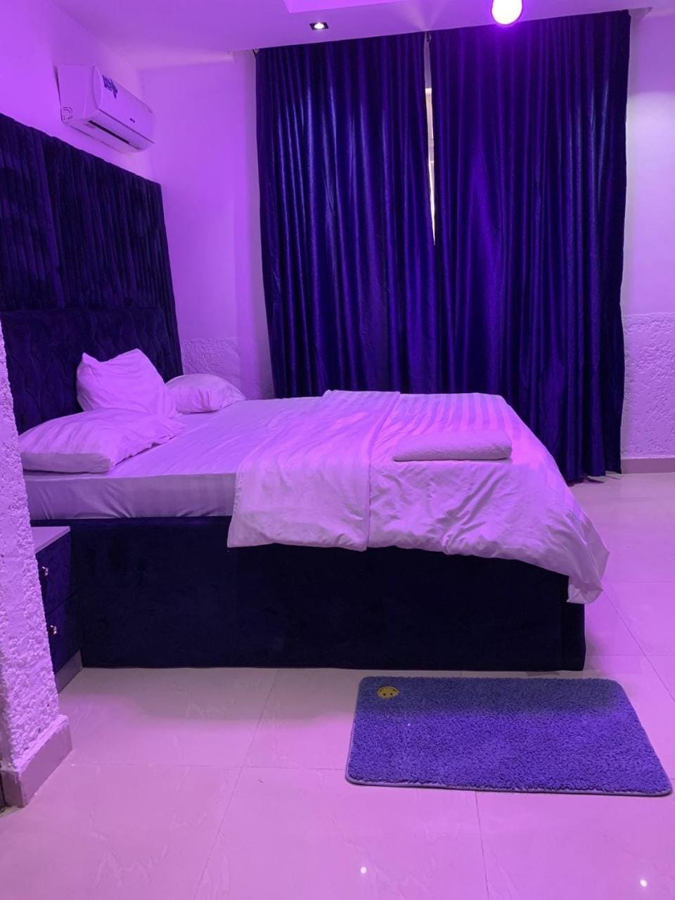 Posh Waterfront 3bedroom, 24hrs light, Netflix, PS 5, Snooker, Swimming pool in Lekki Luxury Flats, Admiralty Way, Lekki Phase 1 Apartment in Lagos