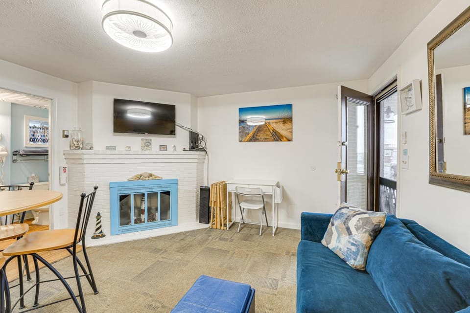 Walk to Ocean & Pier: Prime OOB Condo! House in Old Orchard Beach