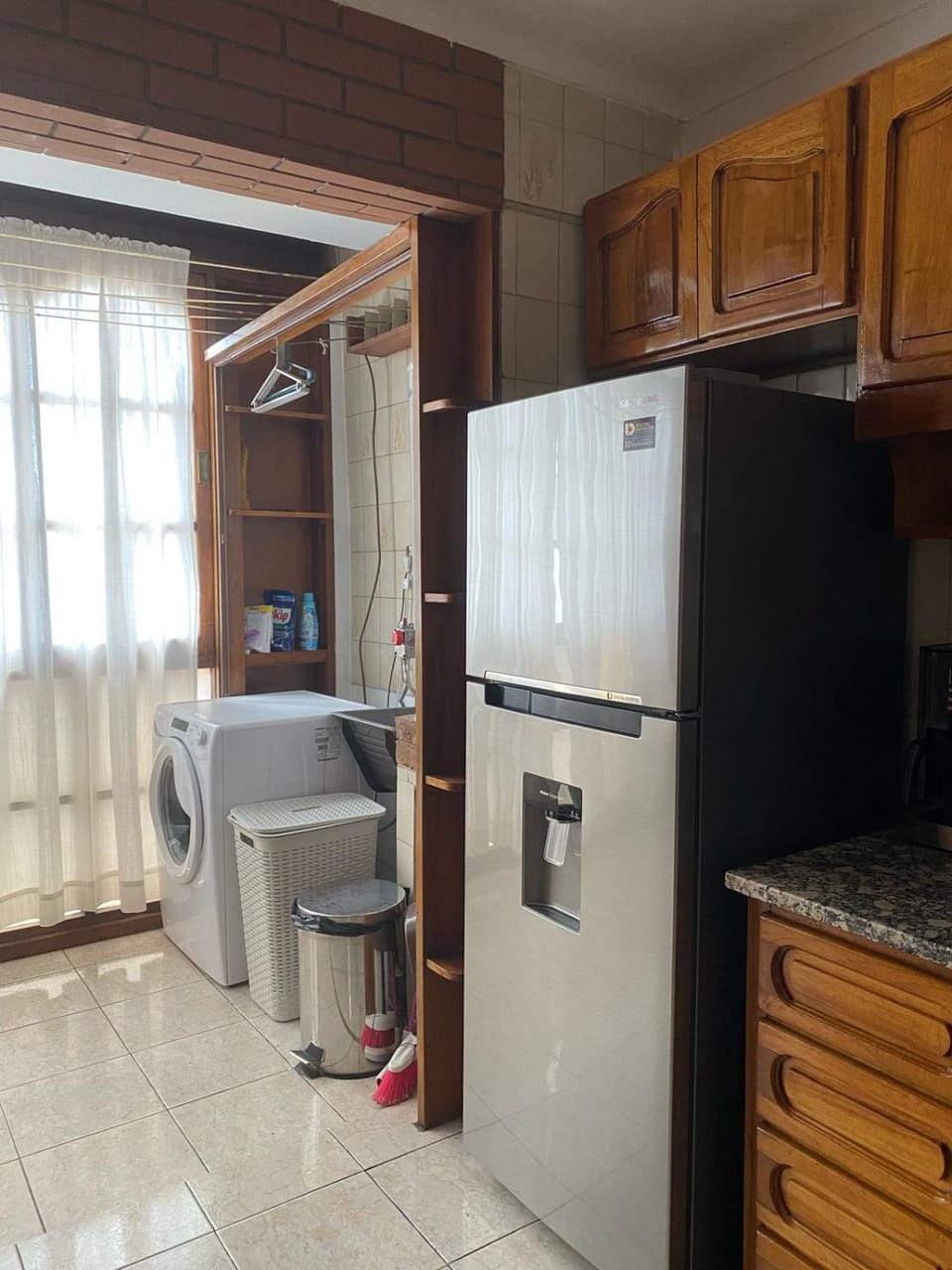 Kitchen or kitchenette, dishwasher, oven, washing machine