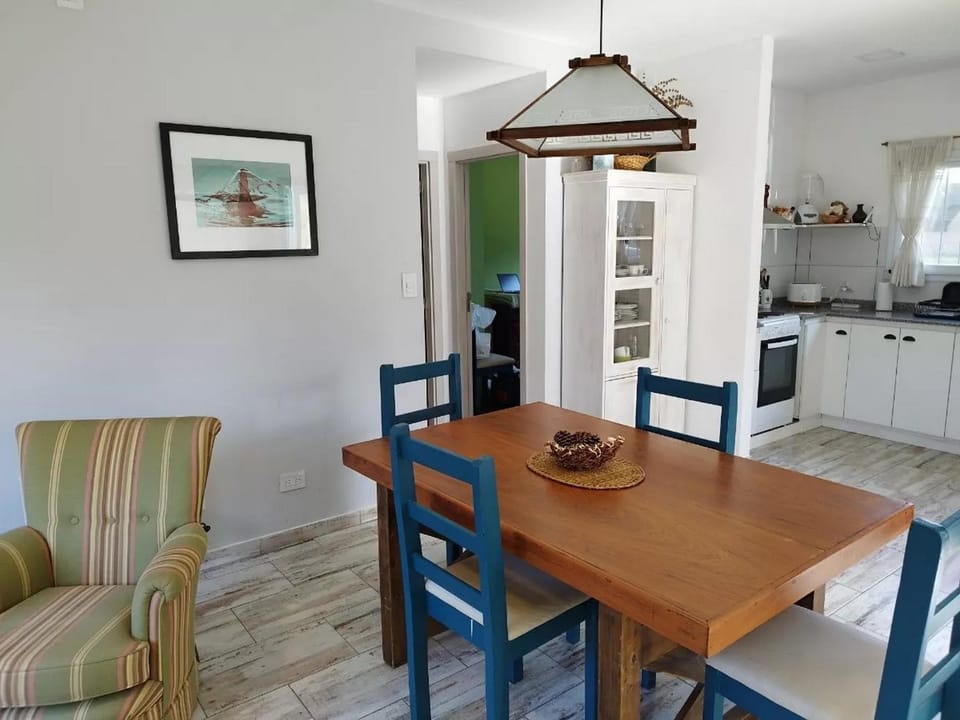 Kitchen or kitchenette, Seating area, Dining area