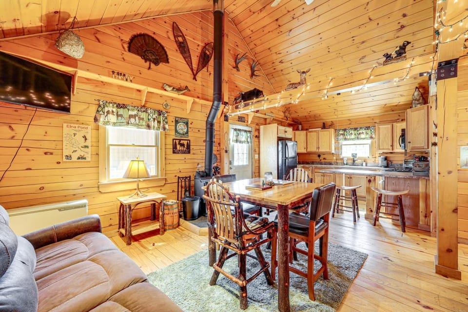 Waterfront Angler’s Oasis in The Maine Highlands! House in Penobscot
