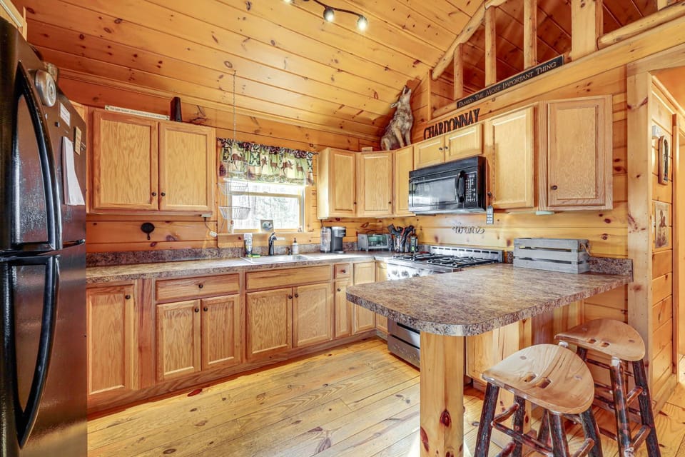 Waterfront Angler’s Oasis in The Maine Highlands! House in Penobscot