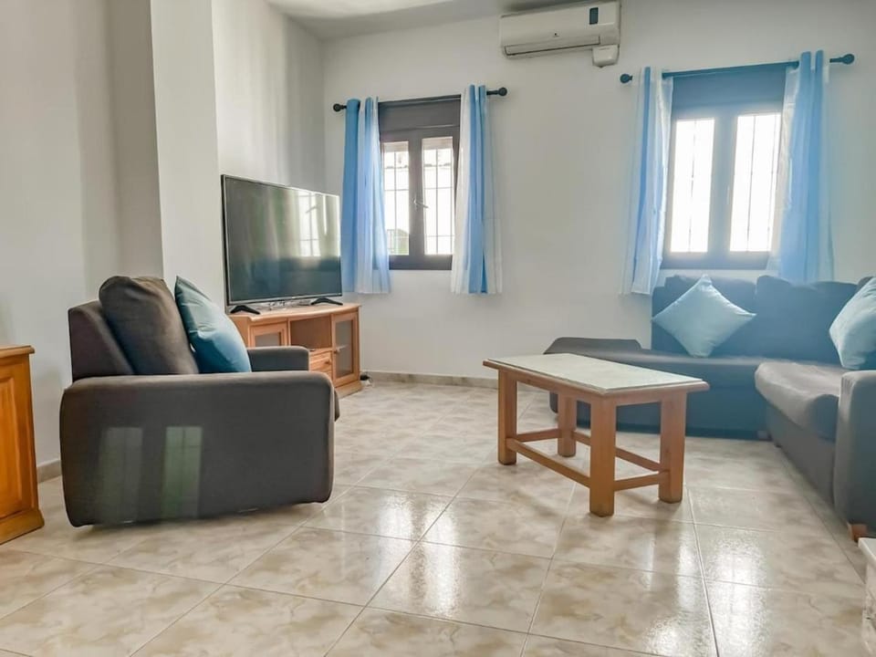 TV and multimedia, Living room, Evening entertainment