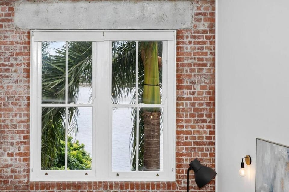 Woolstore Style - 2Bed-2Bath-1Car - Teneriffe Apartment in Bulimba