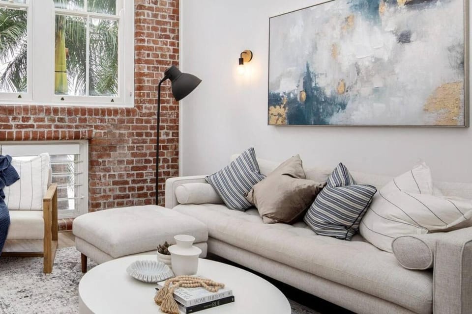 Woolstore Style - 2Bed-2Bath-1Car - Teneriffe Apartment in Bulimba