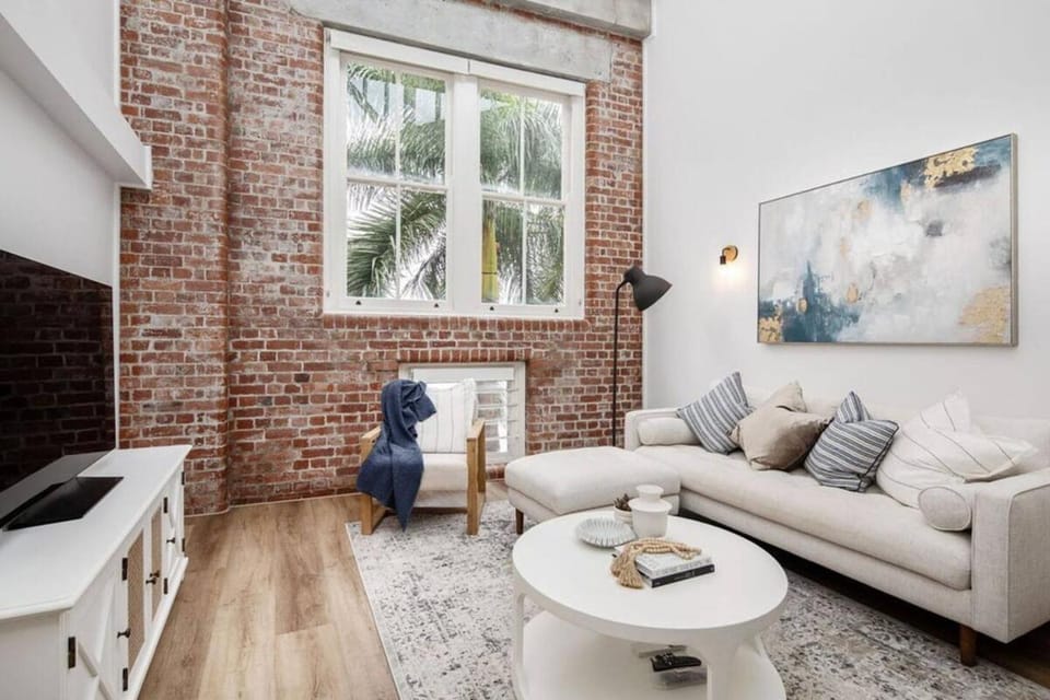 Woolstore Style - 2Bed-2Bath-1Car - Teneriffe Apartment in Bulimba
