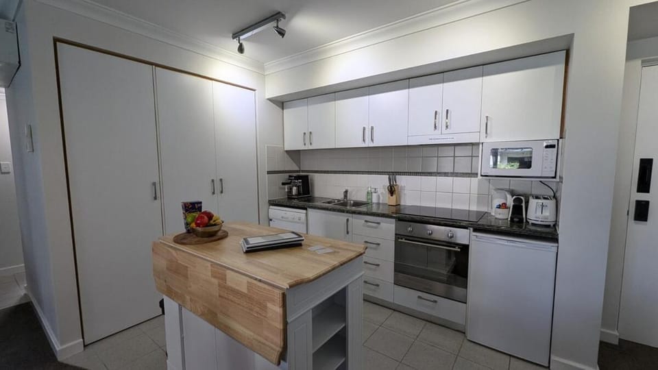 City Apartment 2xfree parking - Pool - Gym Wi-Fi Apartment in Perth