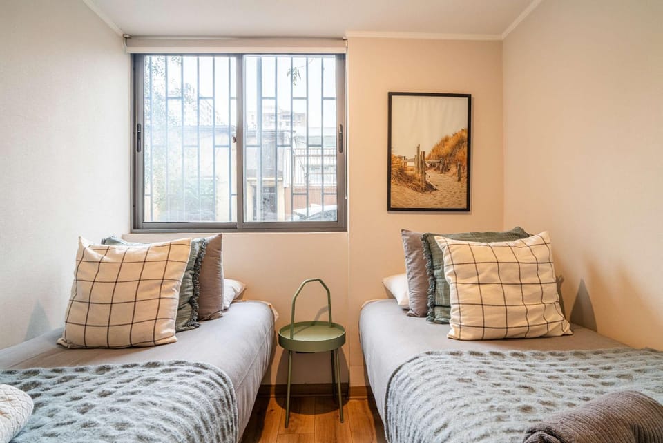 HOM I 2D2B, Calefactor Estacionamiento Lavanderia Apartment in Santiago