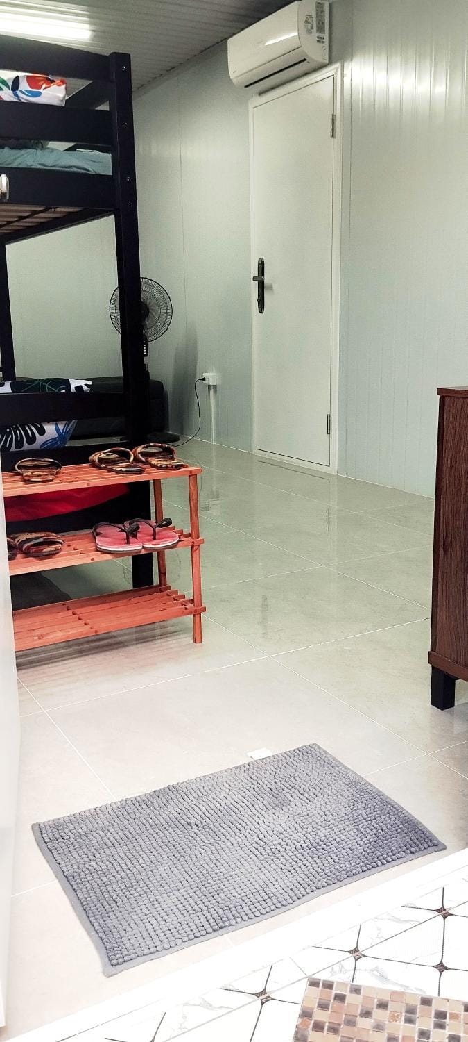 6 Guest - Unit 4 Studio Type - Container house Apartment in Santa Rosa