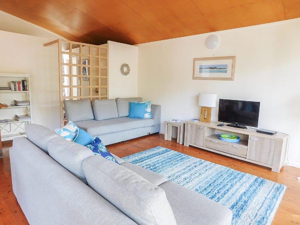 Moorings - Toogoom- Beachfront - 3BR- Aircon House in Toogoom
