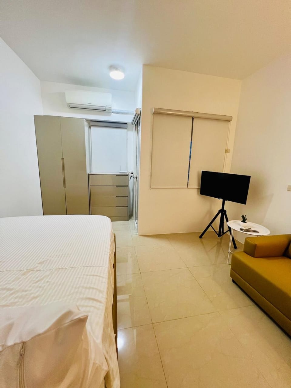 Cozy Apt walk to IT Park - fast wifi & pool access Apartment in Lapu-Lapu City