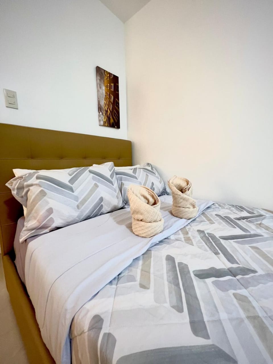 Cozy Apt walk to IT Park - fast wifi & pool access Apartment in Lapu-Lapu City