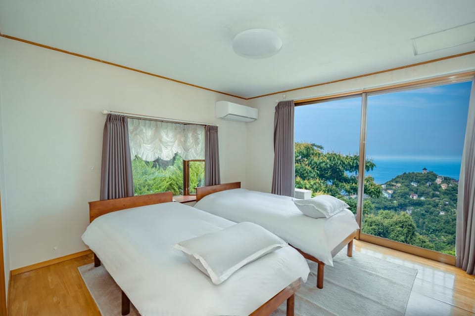 熱海 海炉 天然温泉かけ流し 花火見える 海を望む絶景ヴィラ Villa in Shizuoka Prefecture