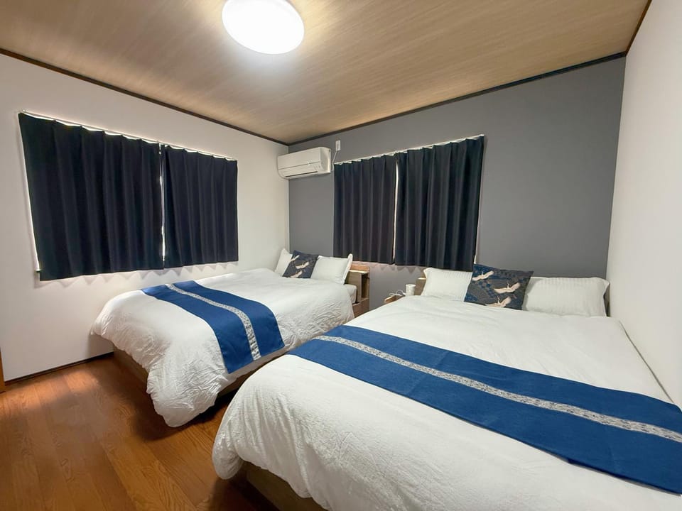 Photo of the whole room, Bedroom