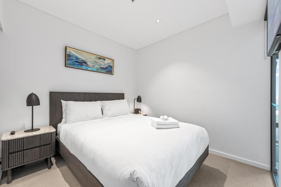 Central CBD 2BR with Breathtaking Views, Pool & Gym Apartment in Kangaroo Point