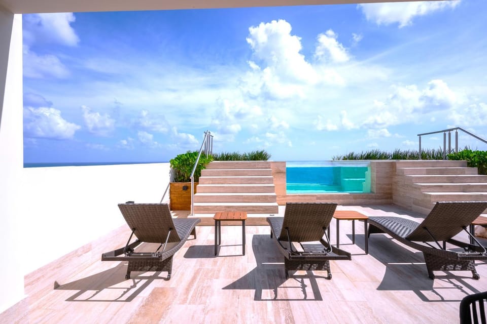 Patio, Patio, Balcony/Terrace, Balcony/Terrace, Sea view, Sea view, Swimming pool, Swimming pool, sunbed, sunbed