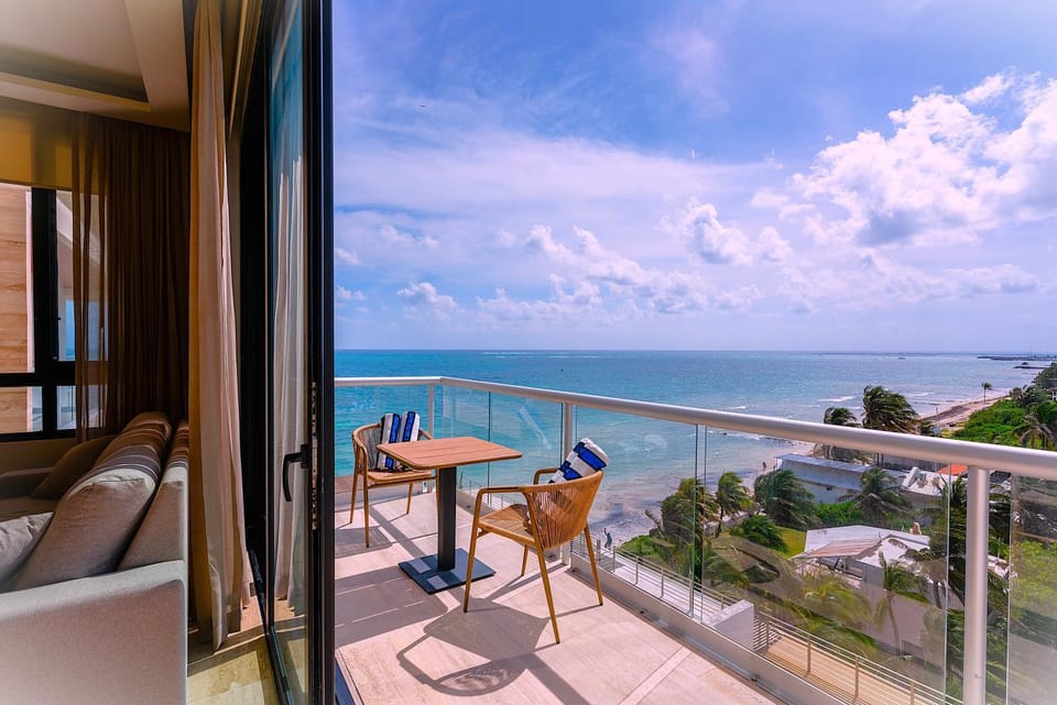 Patio, Communal lounge/ TV room, Day, Natural landscape, View (from property/room), Balcony/Terrace, Living room, Seating area, Dining area, Beach, Evening entertainment, Sea view