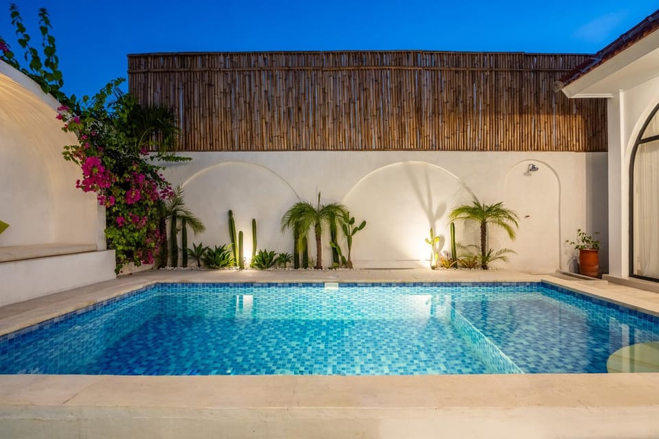 Pool view, Swimming pool, sunbed