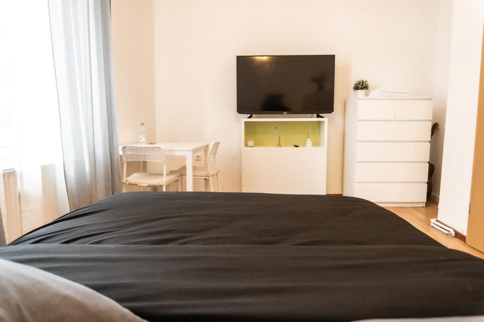 Communal lounge/ TV room, Bed, TV and multimedia, Photo of the whole room, Evening entertainment, Bedroom