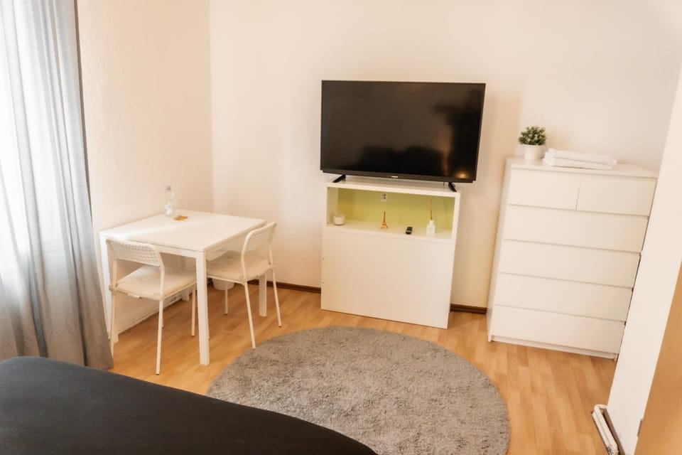 TV and multimedia, Living room, Seating area, Dining area, Evening entertainment