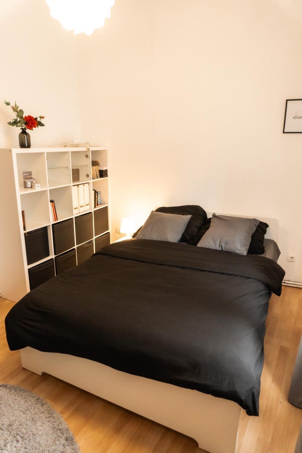 Bed, Living room, Photo of the whole room, Seating area, Bedroom