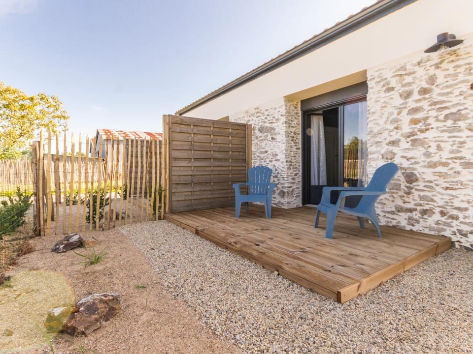 Studio Jungle avec terrasse et piscine chauffée près de Nantes - FR-1-306-1304 House in Pays de la Loire