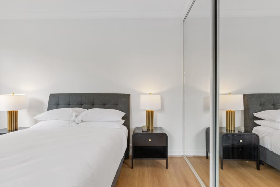 Stylish 2-Bed Apartment with Pool in Camperdown Apartment in Sydney