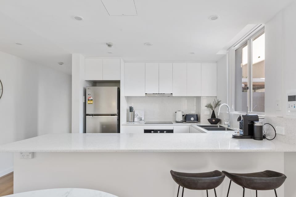 Stylish 2-Bed Apartment with Pool in Camperdown Apartment in Sydney