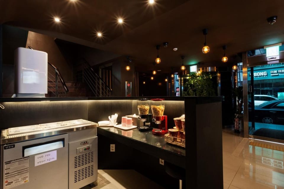 Restaurant/places to eat, Lobby or reception