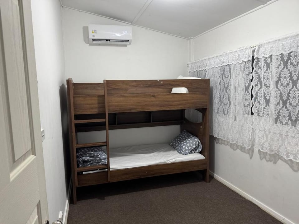 Bedroom, bunk bed, air conditioner