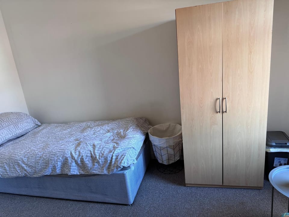 Single Room with Basic Amenities Vacation rental in Glasgow