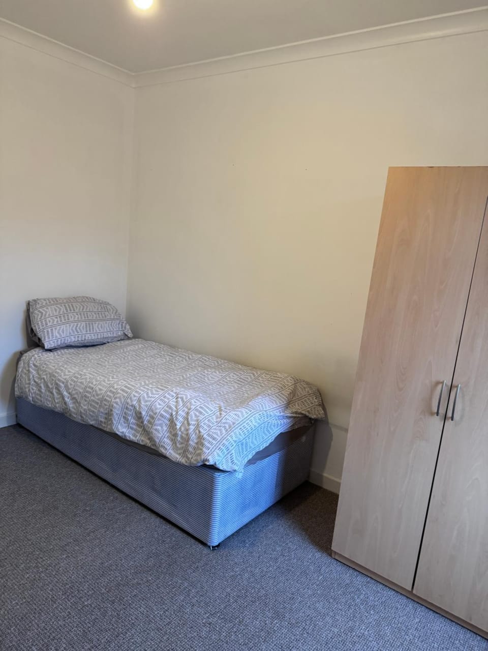Single Room with Basic Amenities Vacation rental in Glasgow