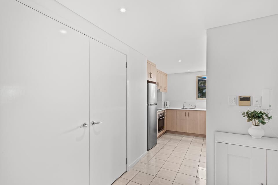 Kitchen or kitchenette, oven