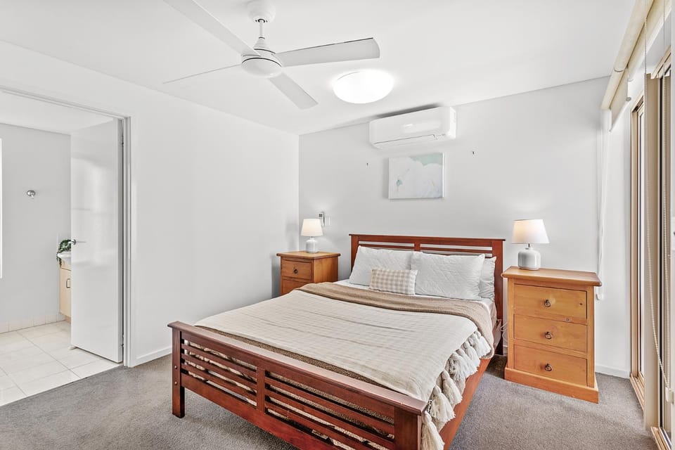 Bed, Bedroom, air conditioner