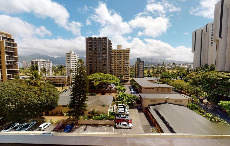 Stylish Waikiki Banyan Condo with Mountain Views 0807T1 Apartment in Honolulu