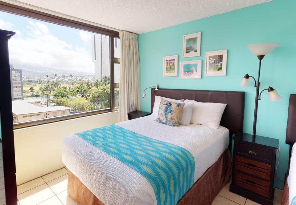 Stylish Waikiki Banyan Condo with Mountain Views, Comfort & Free Parking (10807) Apartment in Honolulu