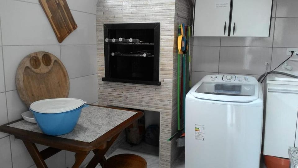 Kitchen or kitchenette, oven, washing machine, dryer