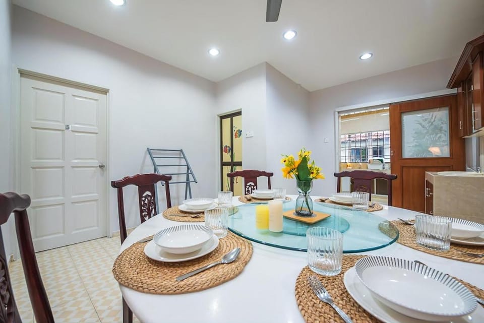 Akira Homestay PD D Storey Landed 17pax House in Negeri Sembilan, Malaysia