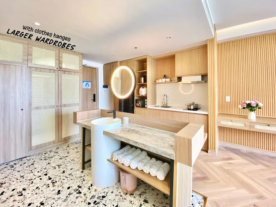 Apartment with sea view from bed, 5 star resort 1N Apartment in Hoi An