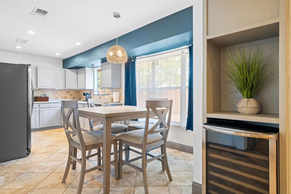 Spacious 4BR w Fenced Yard House in Round Rock