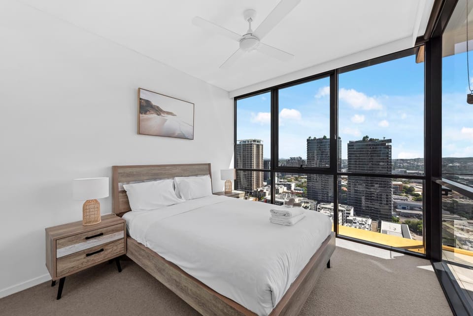 Stunning 1B in South Bank with River & Mountain View Apartment in Brisbane City