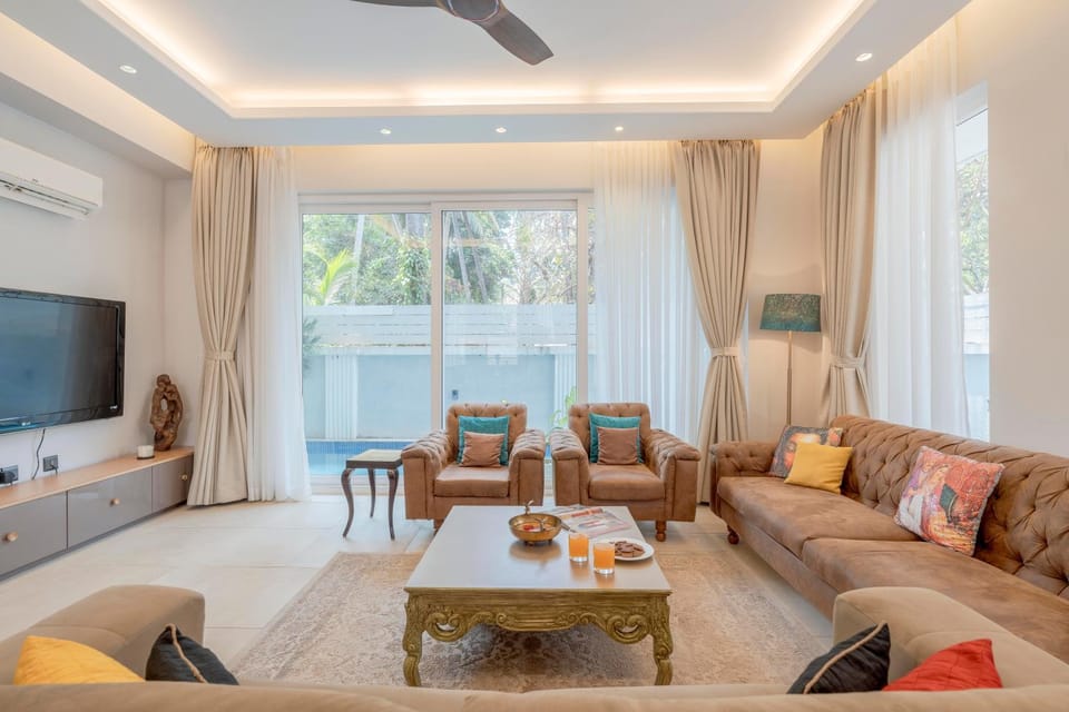 Communal lounge/ TV room, TV and multimedia, Living room, Seating area, Evening entertainment