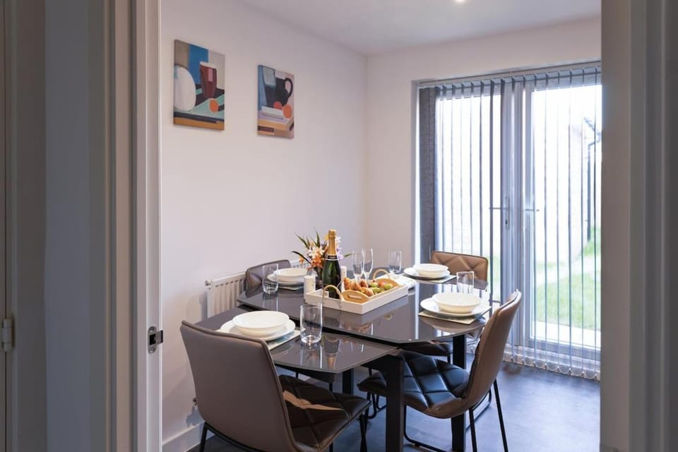2BR House By Amara Apartments Short Term Rental Agency Coventry Near EBME Expo 2026 Apartment in Coventry