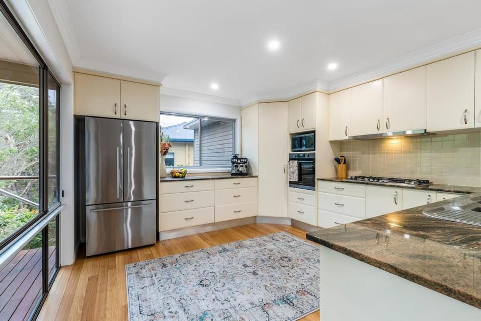 Kitchen or kitchenette, microwave, oven, stove